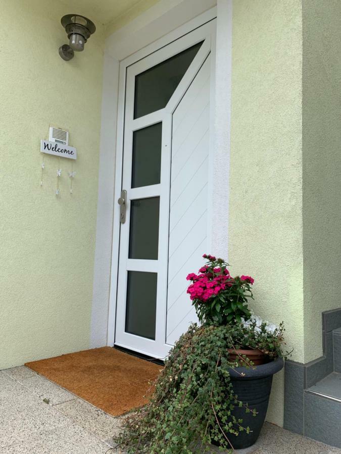Haus Helga Apartment Lienz Bagian luar foto